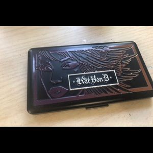 KVD NWOT ladybird true romance palette 🖤🧡🤍💜